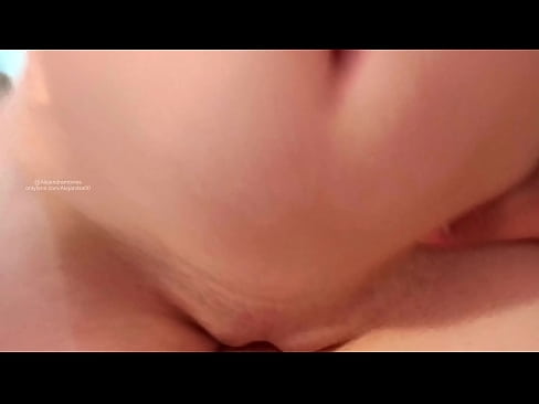 ❤️ 睡在姐姐的房间里,就这样被吵醒了 ️ Porno