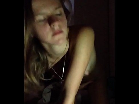 ❤️ 一个女孩自慰并射精 ️ Porno